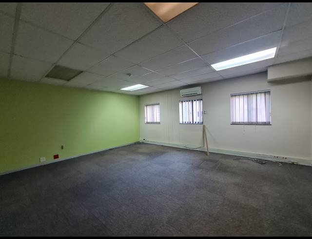 4,740M² OFFICE TO LET IN MEADOWDALE